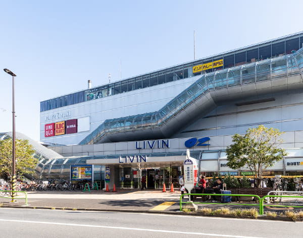 リヴィンオズ大泉店（徒歩5分／約330m）